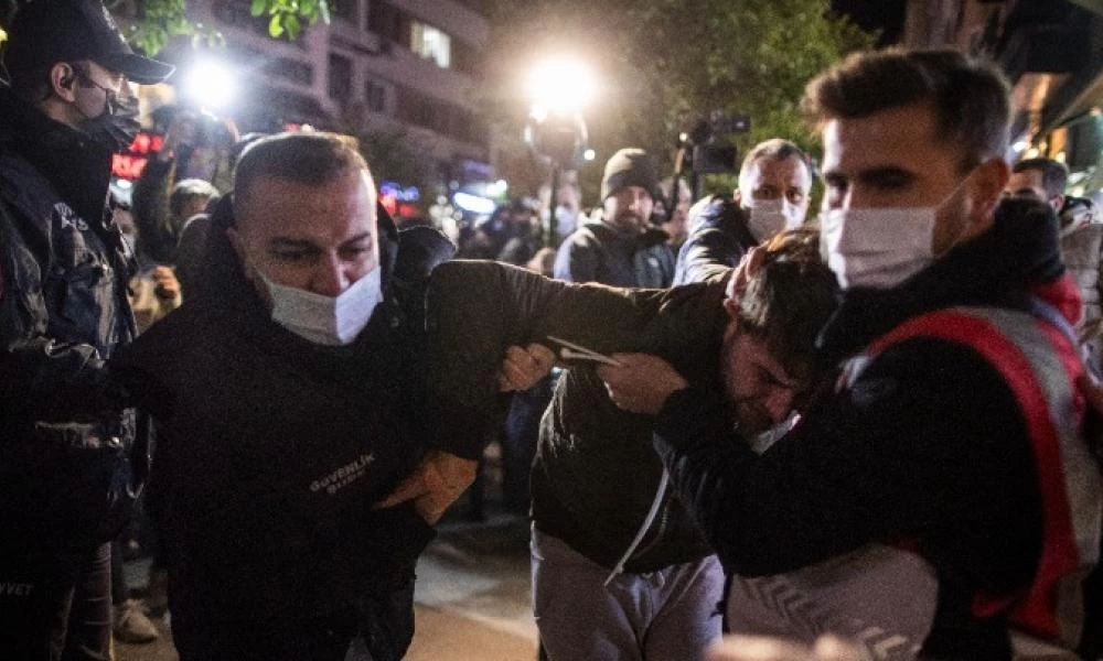 Τουρκία: Δεκάδες συλλήψεις σε διαδήλωση κατά της ακρίβειας στην Κωνσταντινούπολη